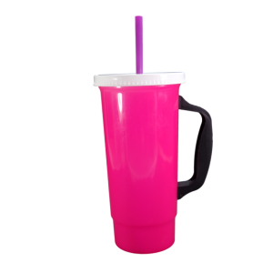 Vaso tipo cervecero color rosa con asa, tapadera y popote de 750 ml